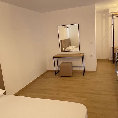 Sunrose Residences Saranda Extérieur photo
